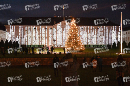 Lichtinstallation 'Lichtblicke' am Schloss Bellevue in Berlin