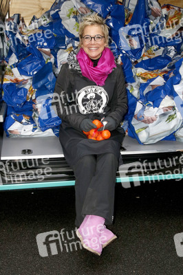 Frank Zander und Prominente unterstützen Caritas-Foodtruck in Berlin