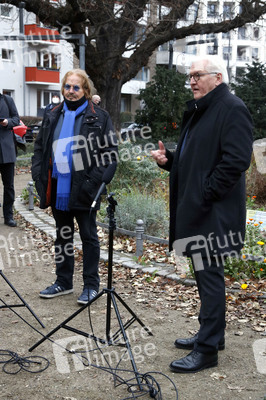 Frank Zander und Prominente unterstützen Caritas-Foodtruck in Berlin