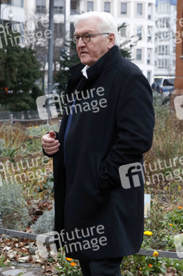 Frank Zander und Prominente unterstützen Caritas-Foodtruck in Berlin