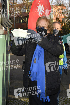 Frank Zander unterstützt den Caritas-Foodtruck in Berlin