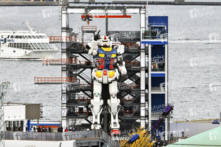 Eröffnung der Gundam Factory in Yokohama