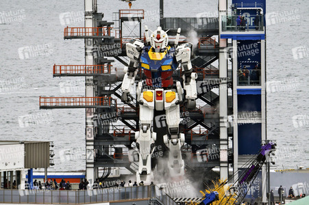 Eröffnung der Gundam Factory in Yokohama