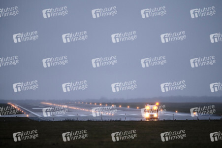 Symbolfoto Flughafen während des Lockdowns