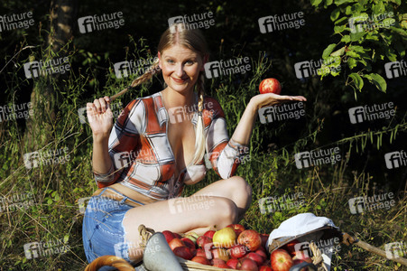 AGRAR ART: Apfelernte / Apple Harvest Bodypainting