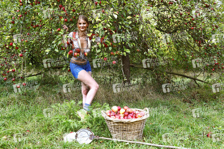 AGRAR ART: Apfelernte / Apple Harvest Bodypainting