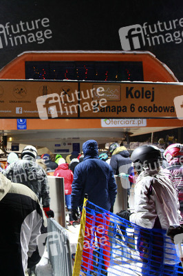 Riesenandrang auf Skipisten vor hartem Lockdown in Polen