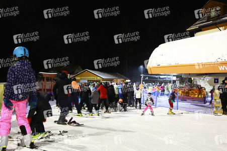 Riesenandrang auf Skipisten vor hartem Lockdown in Polen