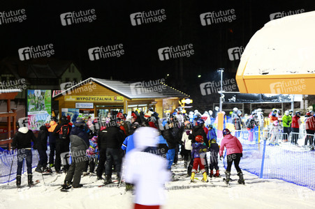 Riesenandrang auf Skipisten vor hartem Lockdown in Polen