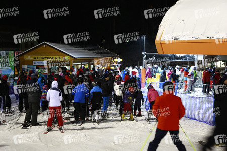 Riesenandrang auf Skipisten vor hartem Lockdown in Polen