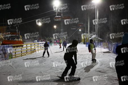 Riesenandrang auf Skipisten vor hartem Lockdown in Polen