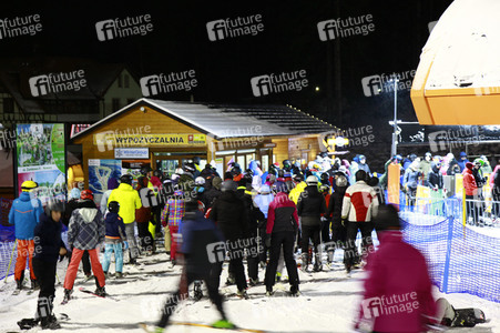 Riesenandrang auf Skipisten vor hartem Lockdown in Polen