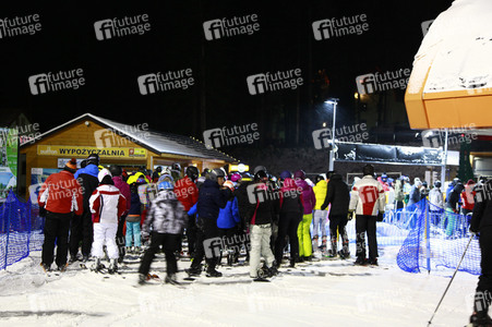 Riesenandrang auf Skipisten vor hartem Lockdown in Polen