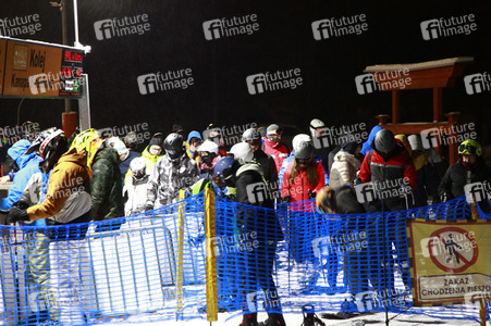 Riesenandrang auf Skipisten vor hartem Lockdown in Polen