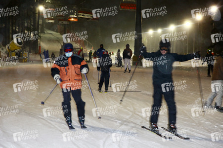 Riesenandrang auf Skipisten vor hartem Lockdown in Polen