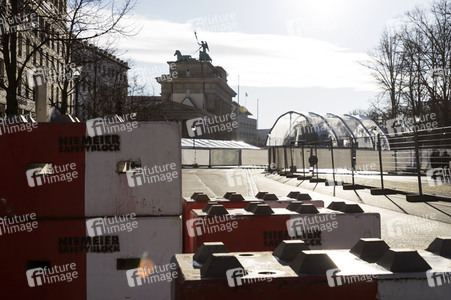 Vorbereitungen zur Silvesterfeier am Brandenburger Tor in Berlin