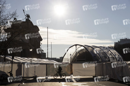 Vorbereitungen zur Silvesterfeier am Brandenburger Tor in Berlin