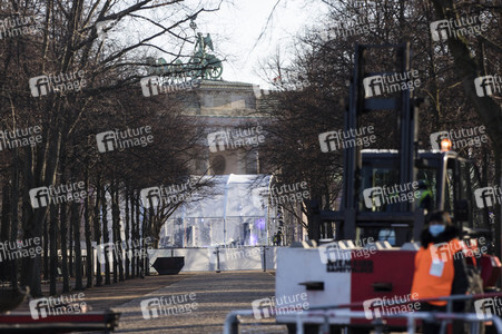 Vorbereitungen zur Silvesterfeier am Brandenburger Tor in Berlin
