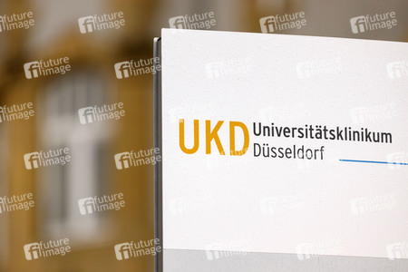 Pressestatement mit Armin Laschet vor dem Universitätsklinikum in Düsseldorf