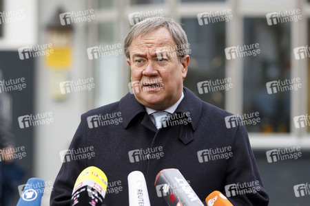 Pressestatement mit Armin Laschet vor dem Universitätsklinikum in Düsseldorf