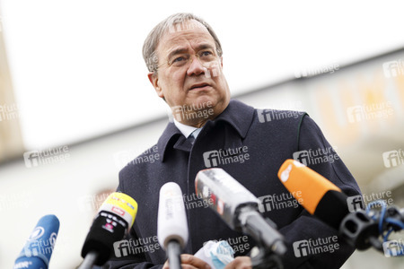 Pressestatement mit Armin Laschet vor dem Universitätsklinikum in Düsseldorf