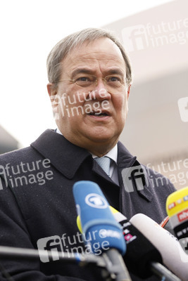 Pressestatement mit Armin Laschet vor dem Universitätsklinikum in Düsseldorf