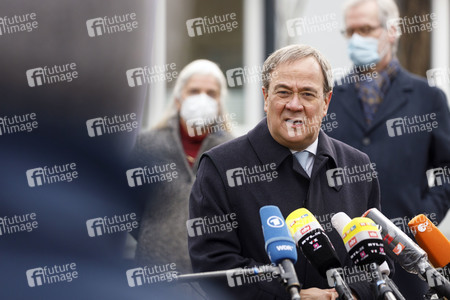 Pressestatement mit Armin Laschet vor dem Universitätsklinikum in Düsseldorf
