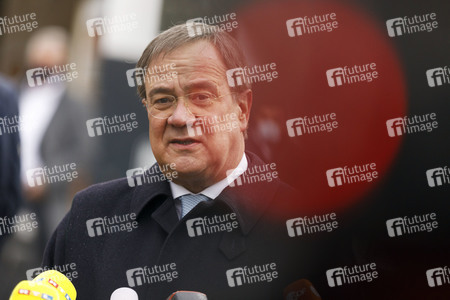 Pressestatement mit Armin Laschet vor dem Universitätsklinikum in Düsseldorf