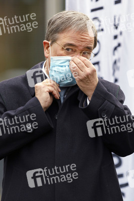 Pressestatement mit Armin Laschet vor dem Universitätsklinikum in Düsseldorf