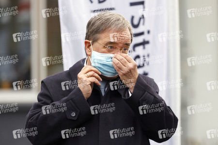 Pressestatement mit Armin Laschet vor dem Universitätsklinikum in Düsseldorf