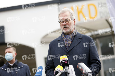 Pressestatement mit Armin Laschet vor dem Universitätsklinikum in Düsseldorf