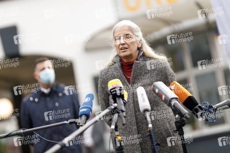 Pressestatement mit Armin Laschet vor dem Universitätsklinikum in Düsseldorf