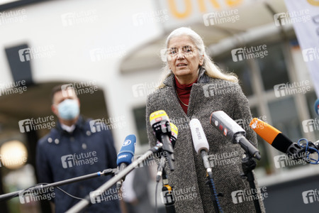 Pressestatement mit Armin Laschet vor dem Universitätsklinikum in Düsseldorf