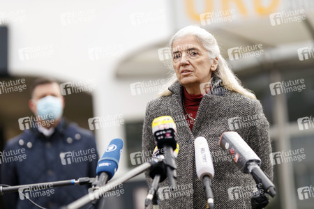 Pressestatement mit Armin Laschet vor dem Universitätsklinikum in Düsseldorf