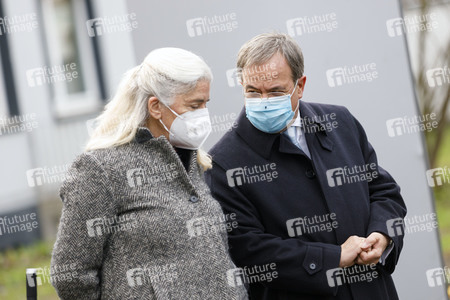 Pressestatement mit Armin Laschet vor dem Universitätsklinikum in Düsseldorf