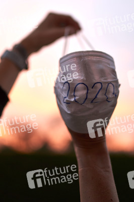 Symbolfoto Verabschiedung des Jahres 2020