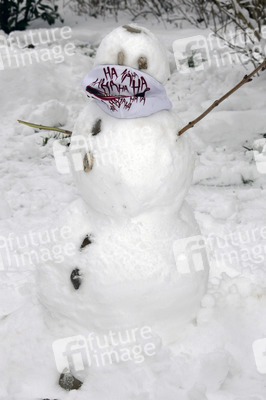 Schneemann mit Mundschutz in München
