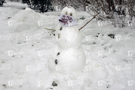 Schneemann mit Mundschutz in München