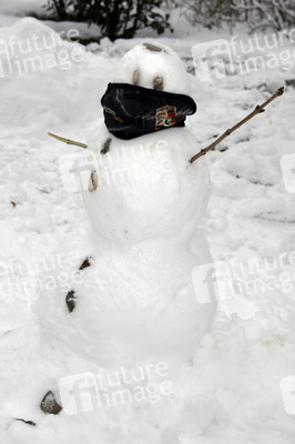Schneemann mit Mundschutz in München