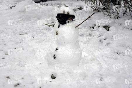 Schneemann mit Mundschutz in München