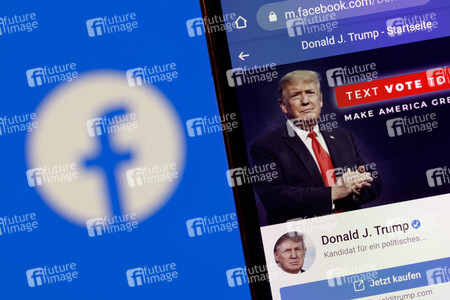 Symbolfoto Trump auf Facebook