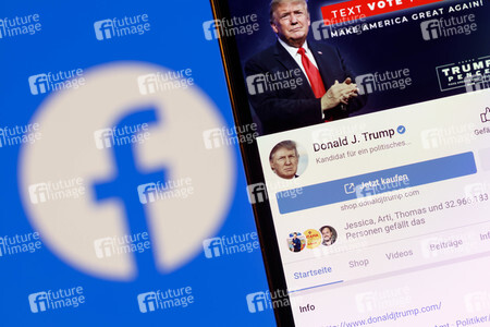 Symbolfoto Trump auf Facebook
