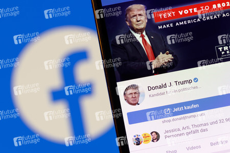 Symbolfoto Trump auf Facebook