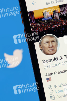 Symbolfoto Trump auf Twitter