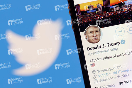 Symbolfoto Trump auf Twitter