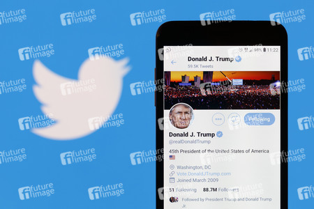 Symbolfoto Trump auf Twitter