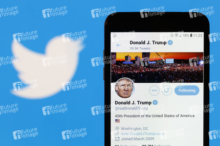 Symbolfoto Trump auf Twitter