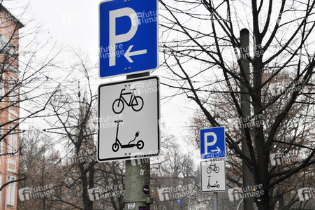 Symbolfoto Parkraum für Fahrräder und E-Scooter