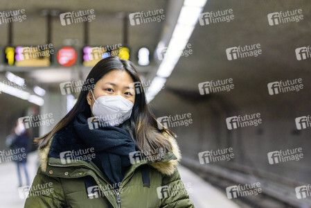 Symbolfoto FFP2-Maskenpflicht auf Bahnhöfen