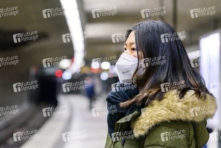 Symbolfoto FFP2-Maskenpflicht auf Bahnhöfen